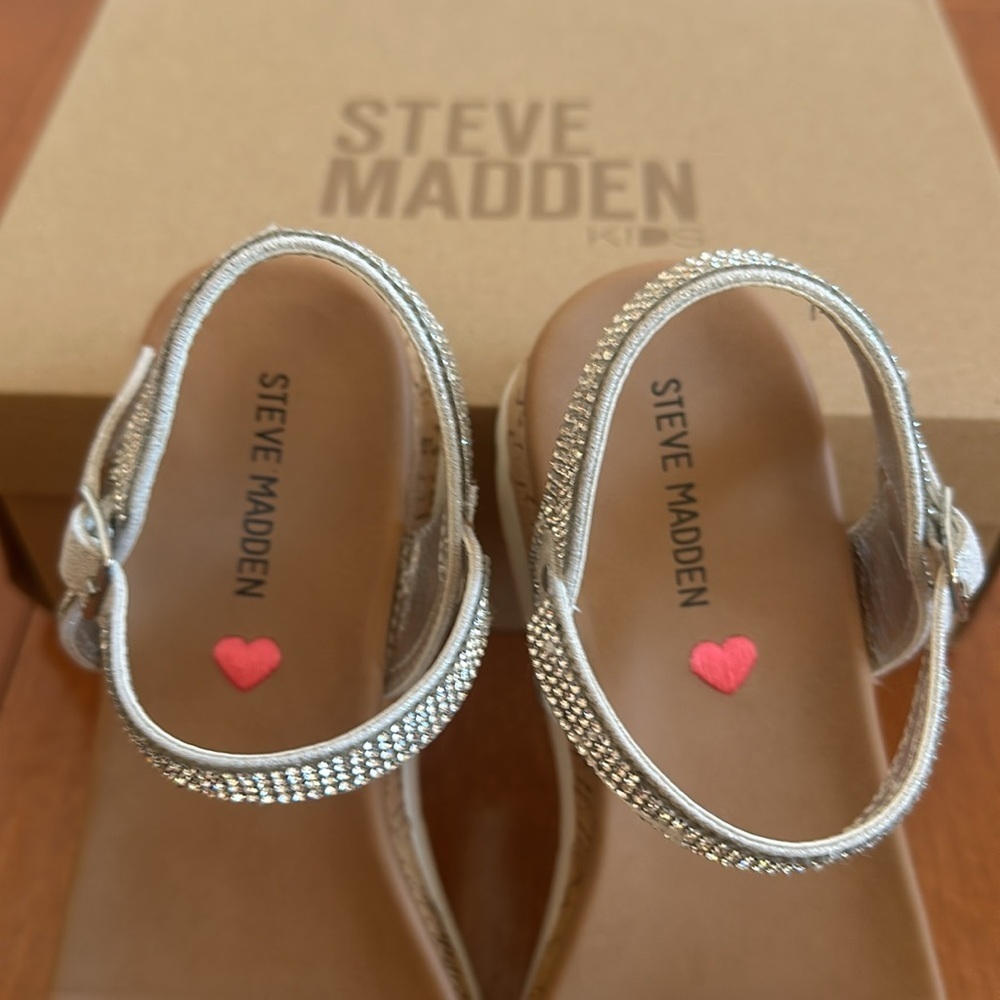 Steve Madden silver Rhinestone Wedge Kids Shoes size 4 - Picture 6 of 11